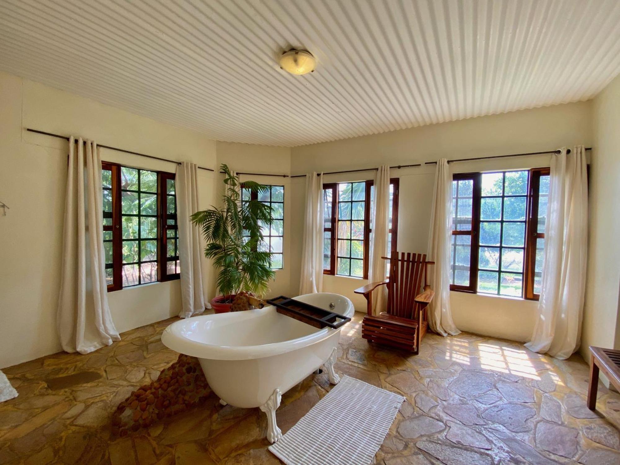 Tambuti Lodge Rundu Esterno foto