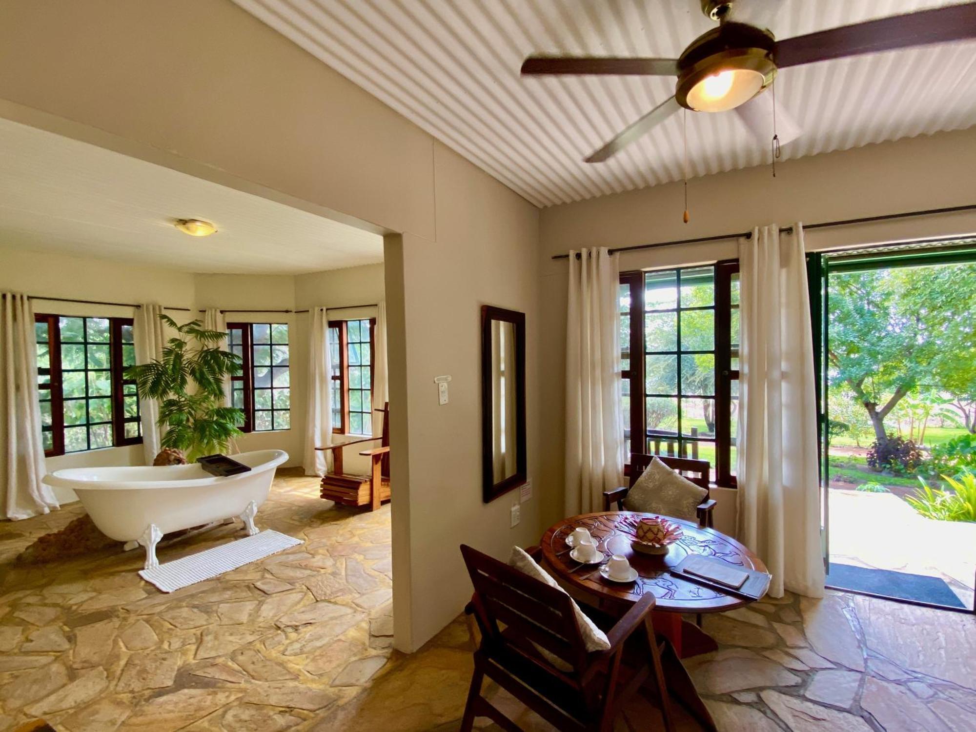Tambuti Lodge Rundu Esterno foto