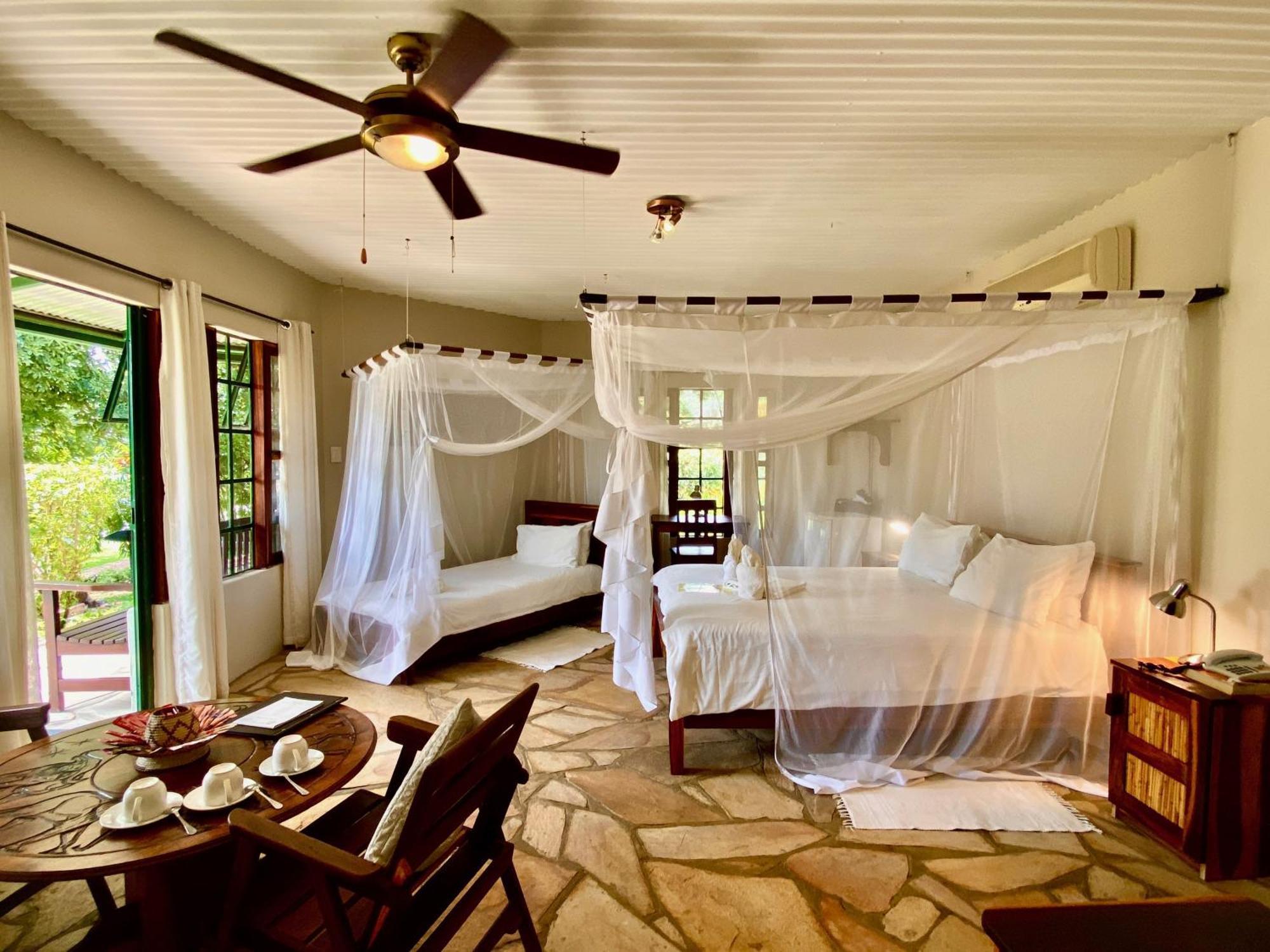 Tambuti Lodge Rundu Esterno foto