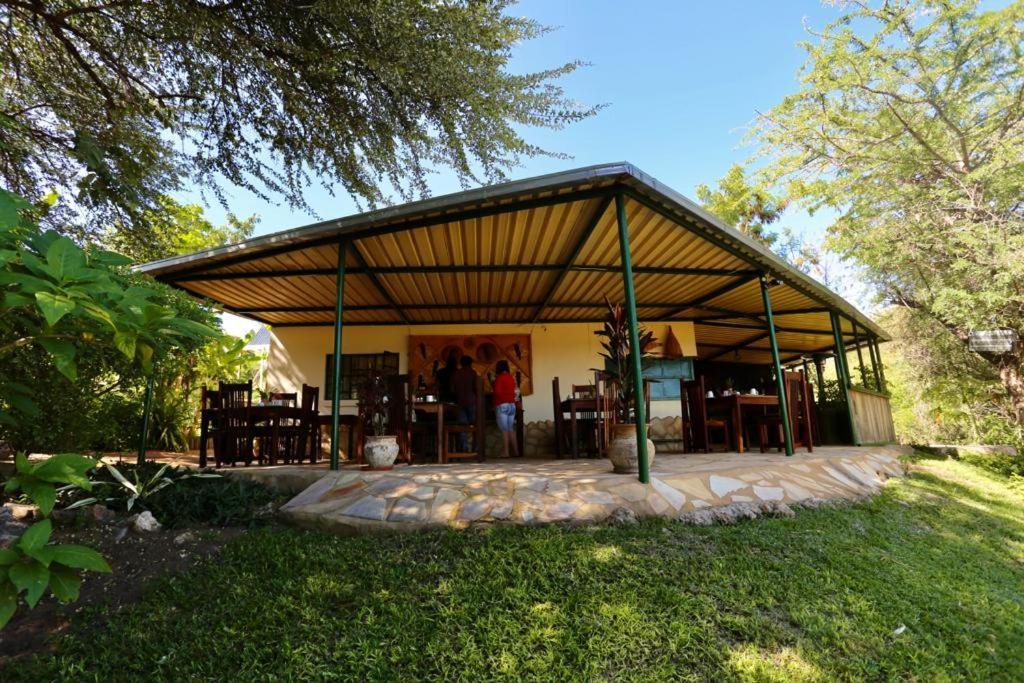 Tambuti Lodge Rundu Esterno foto