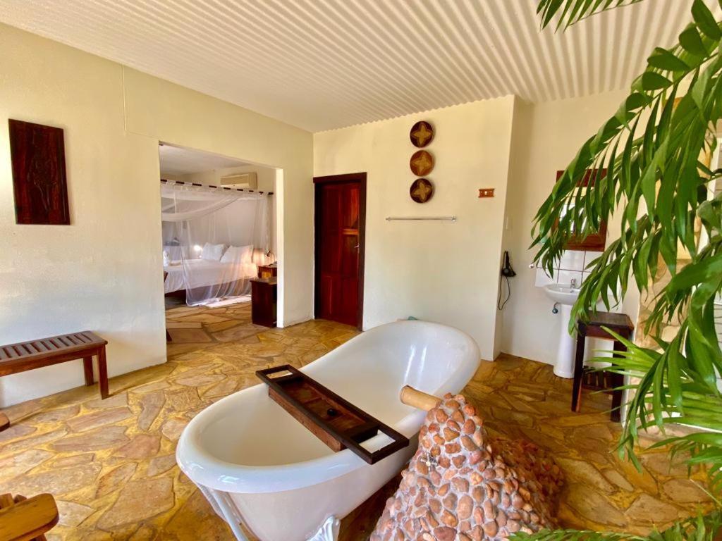 Tambuti Lodge Rundu Esterno foto