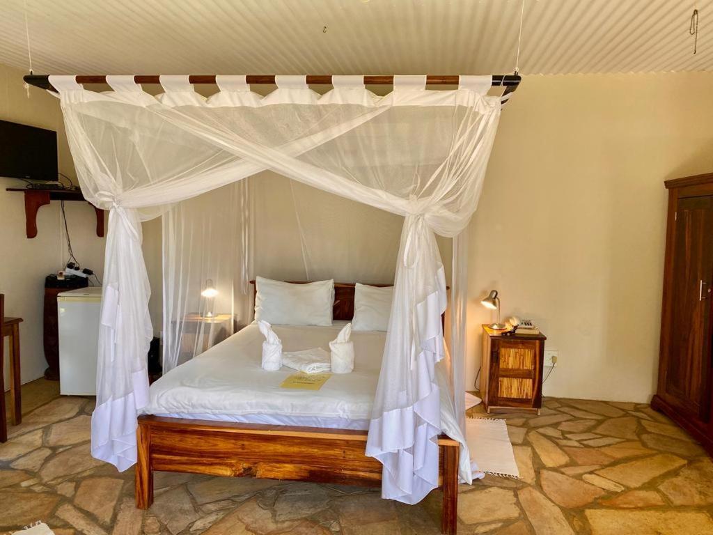 Tambuti Lodge Rundu Esterno foto