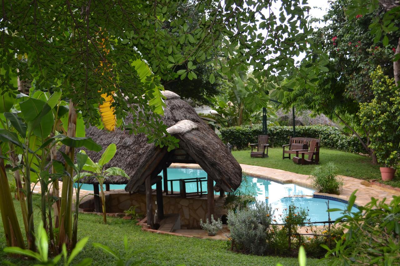 Tambuti Lodge Rundu Esterno foto