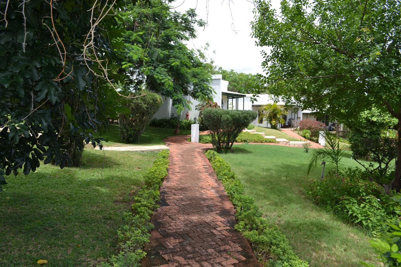 Tambuti Lodge Rundu Esterno foto