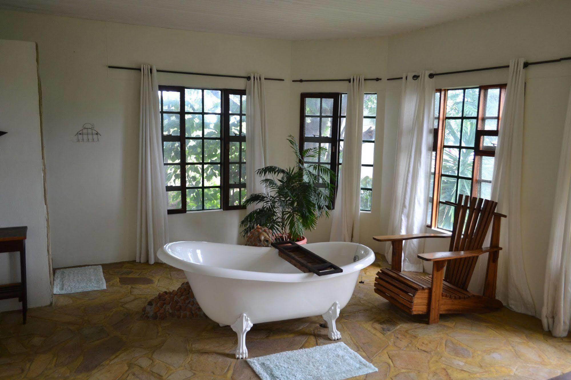 Tambuti Lodge Rundu Esterno foto