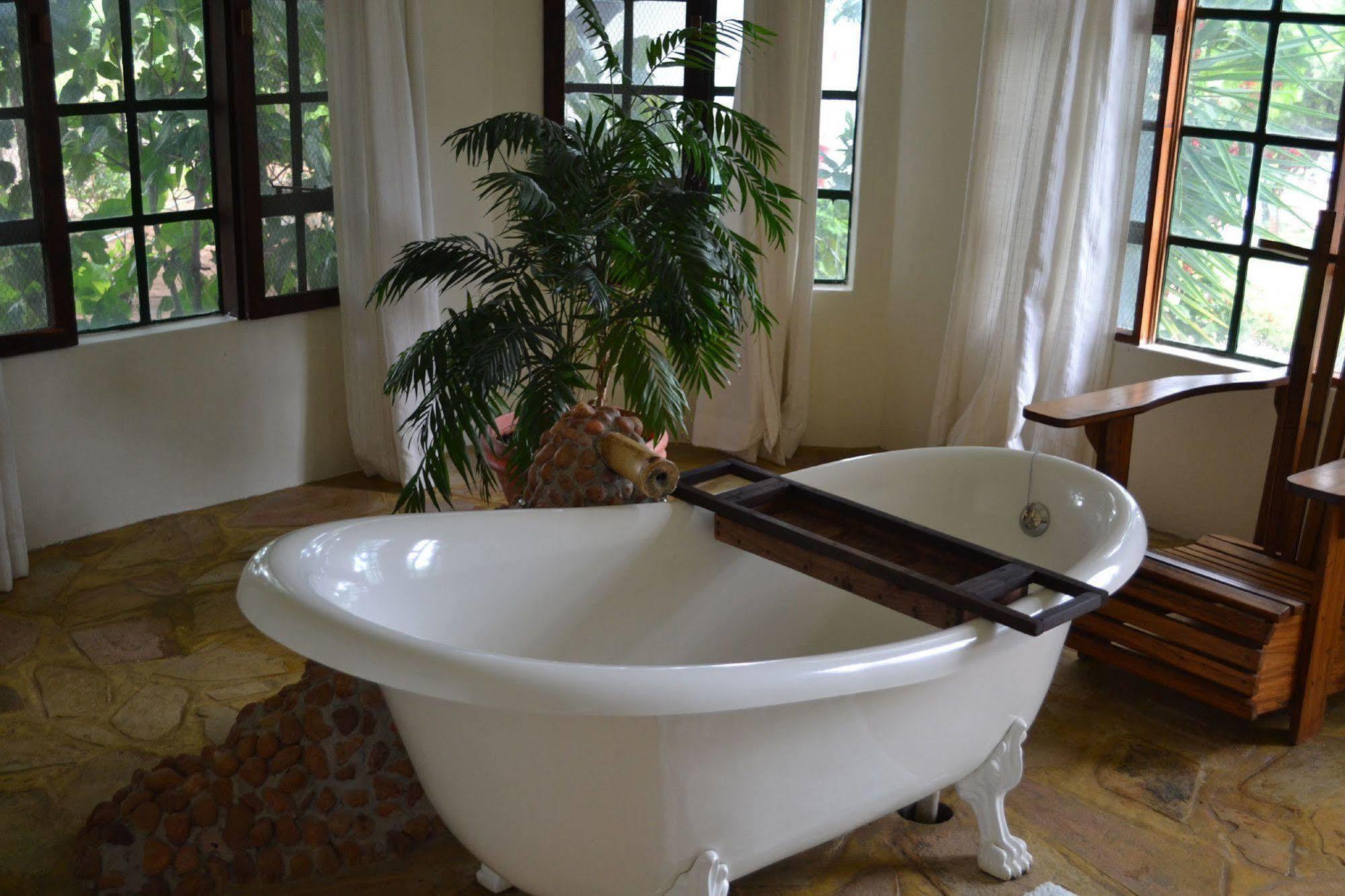 Tambuti Lodge Rundu Esterno foto