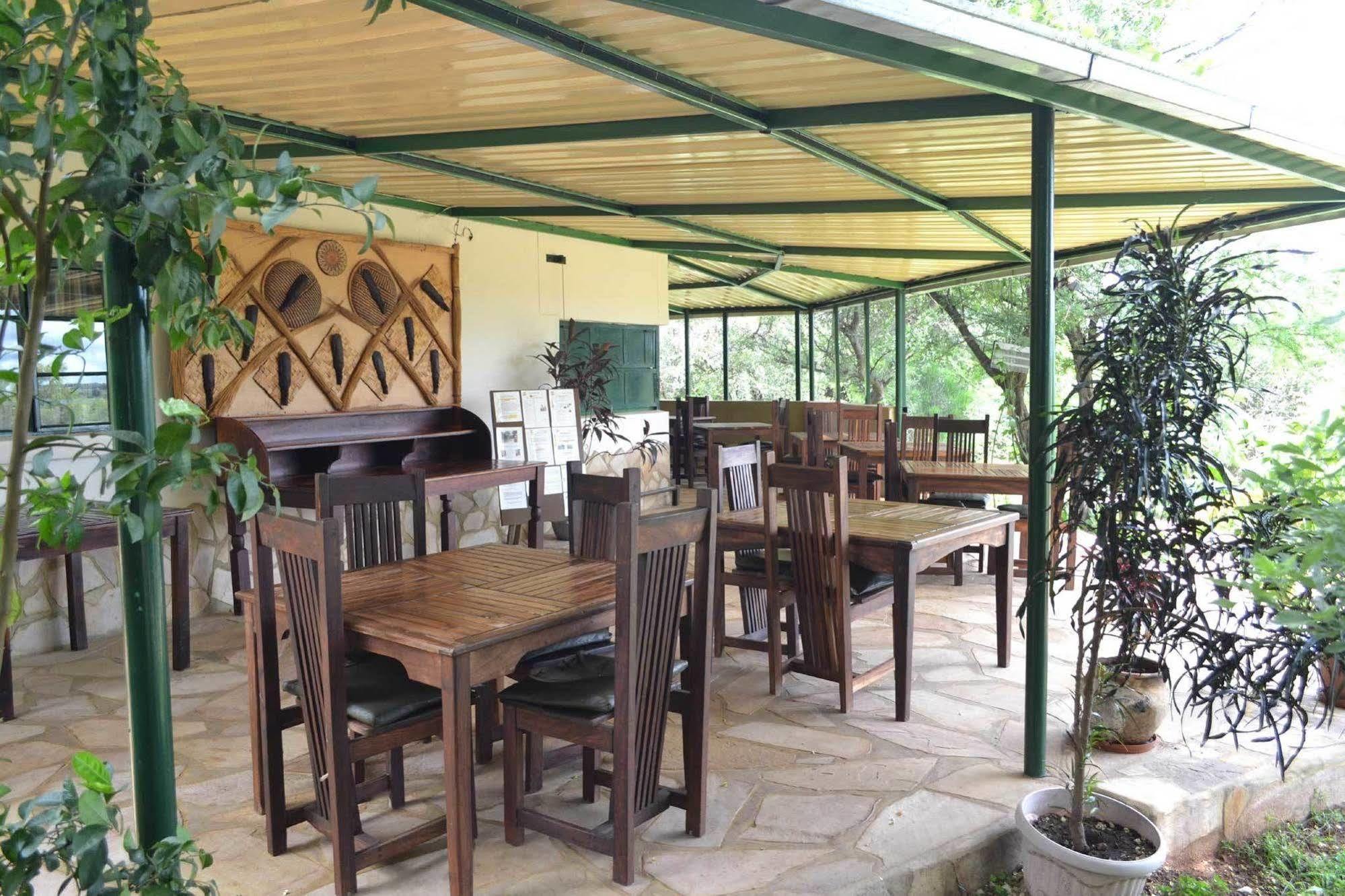 Tambuti Lodge Rundu Esterno foto