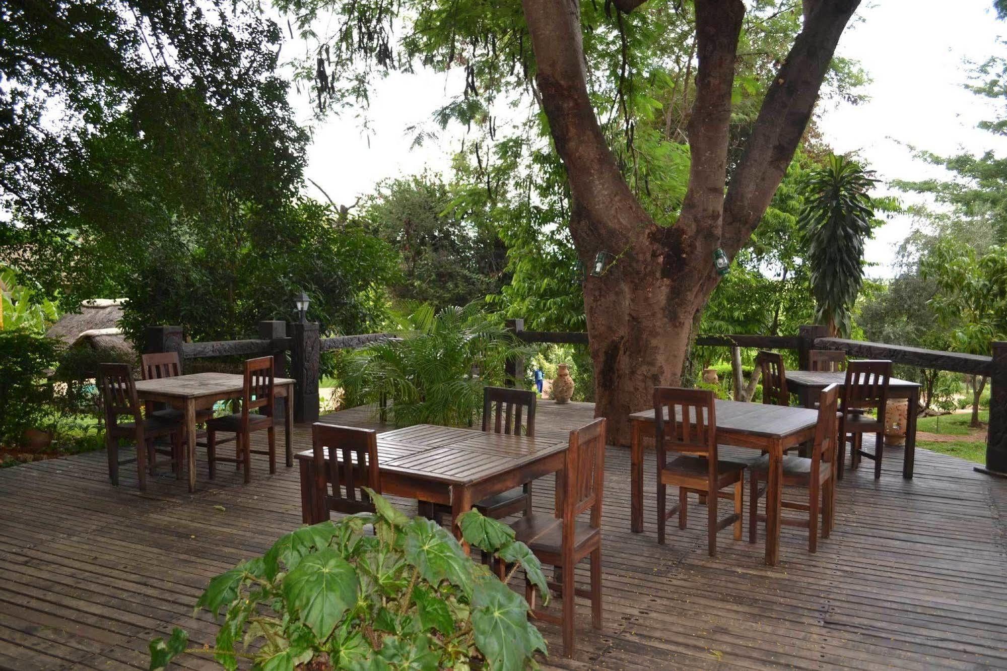 Tambuti Lodge Rundu Esterno foto