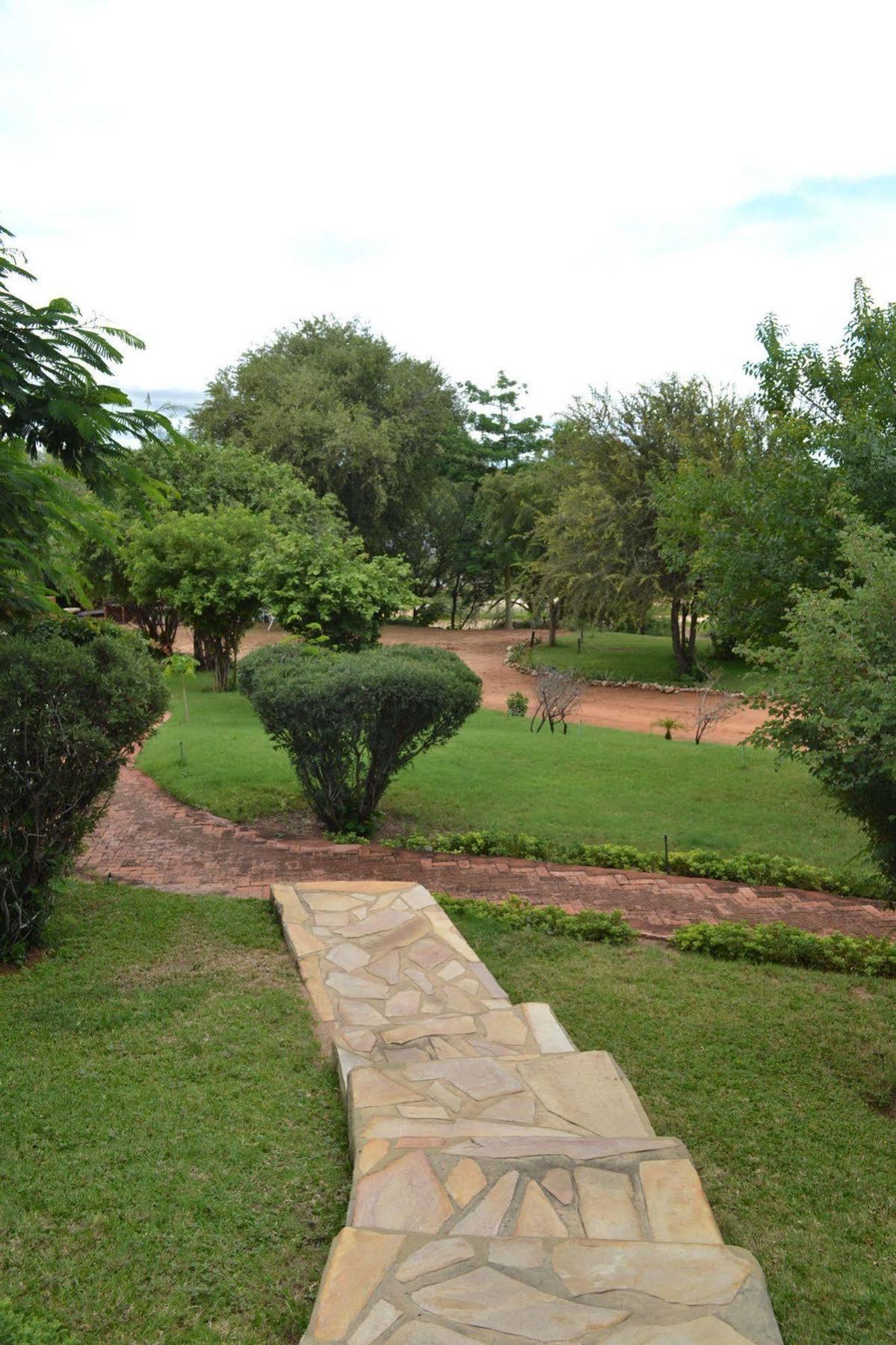 Tambuti Lodge Rundu Esterno foto