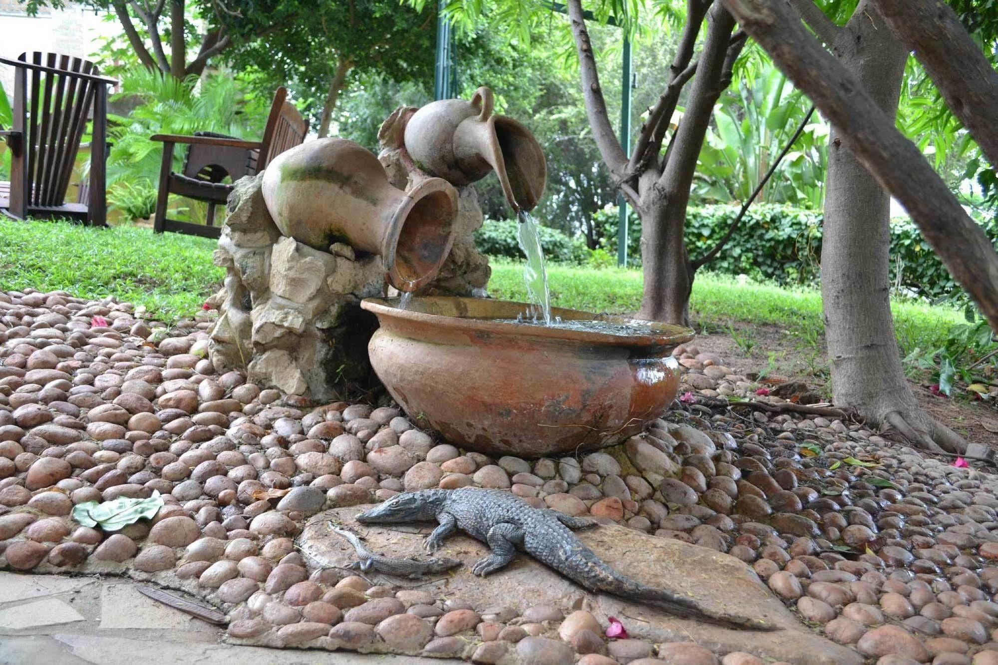 Tambuti Lodge Rundu Esterno foto