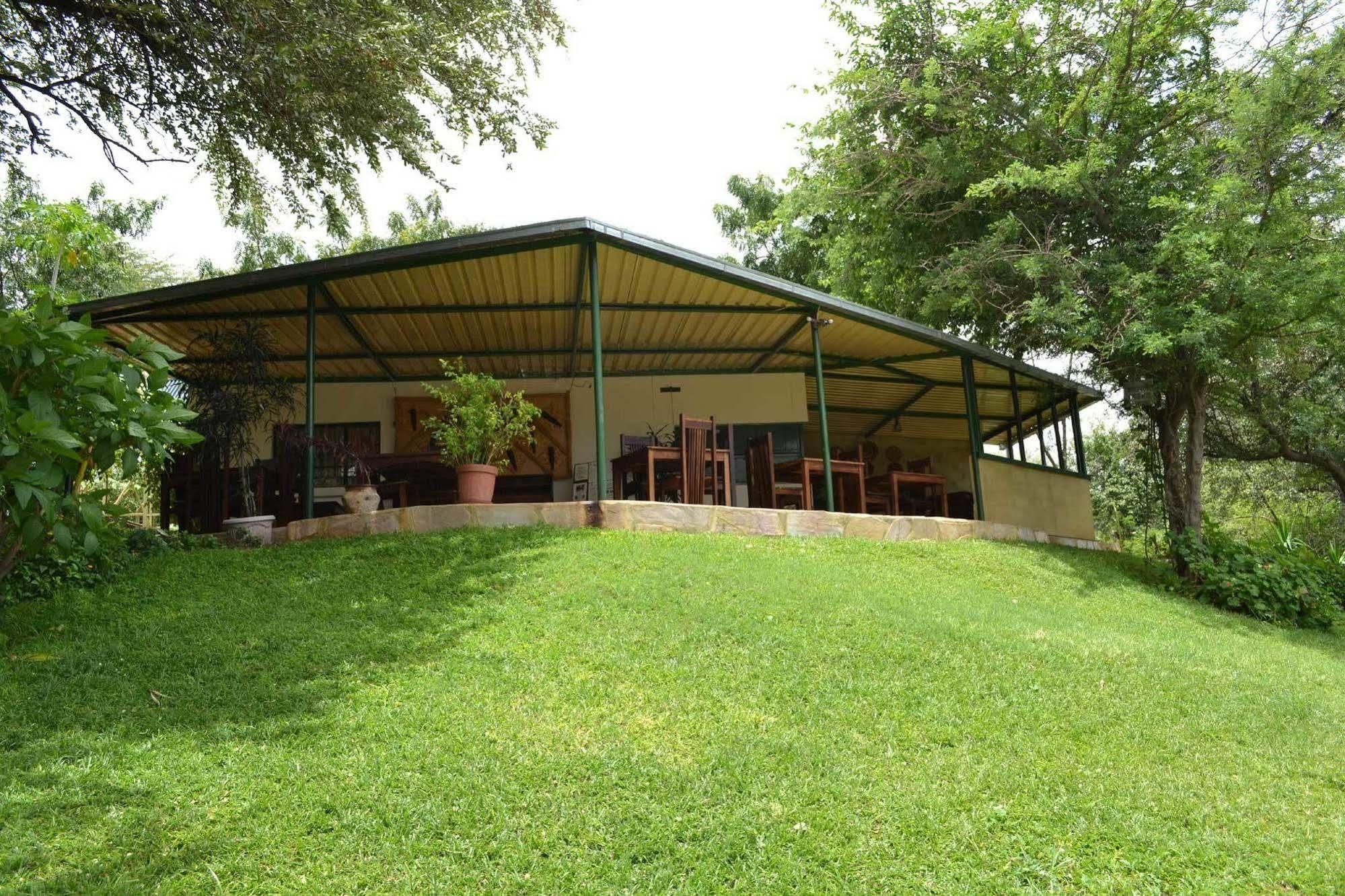 Tambuti Lodge Rundu Esterno foto