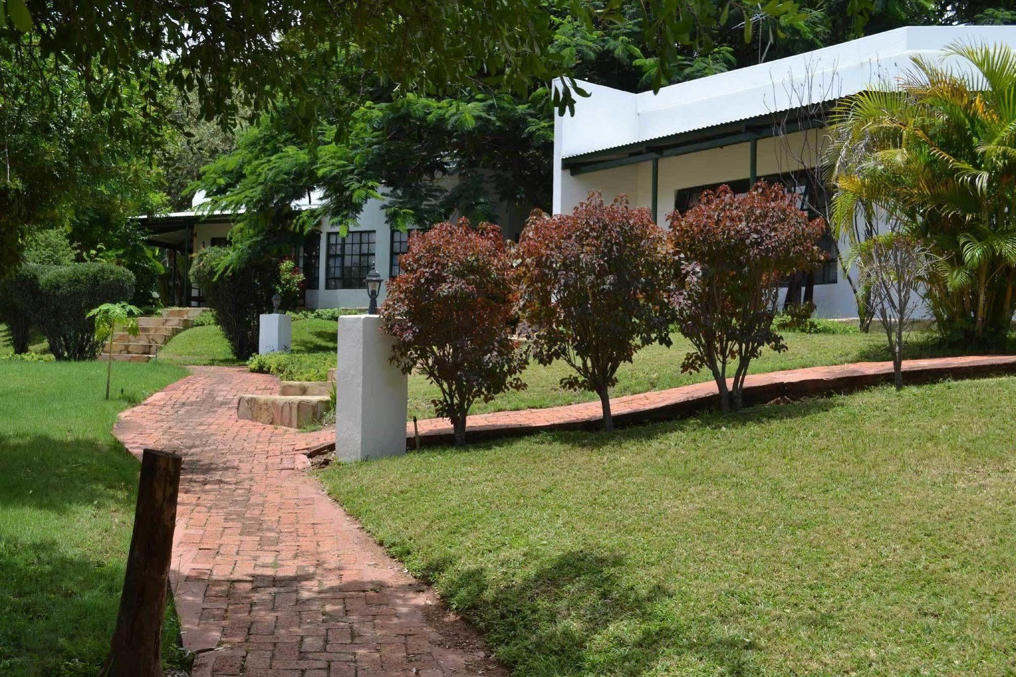 Tambuti Lodge Rundu Esterno foto
